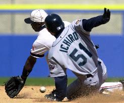 Mariners winning streak ends at 9